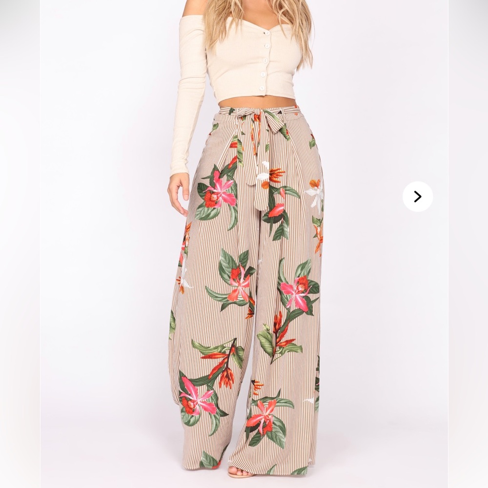 🌺 Floral Striped Wide Legged Pants